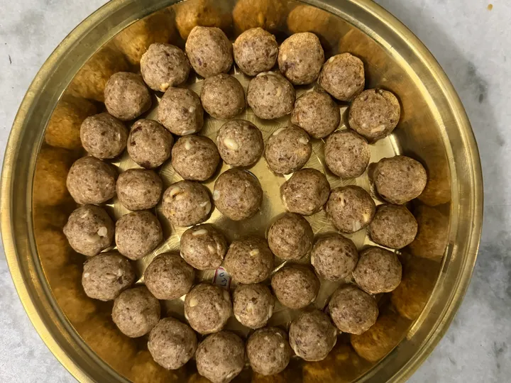 Dates-Peanut Laddu